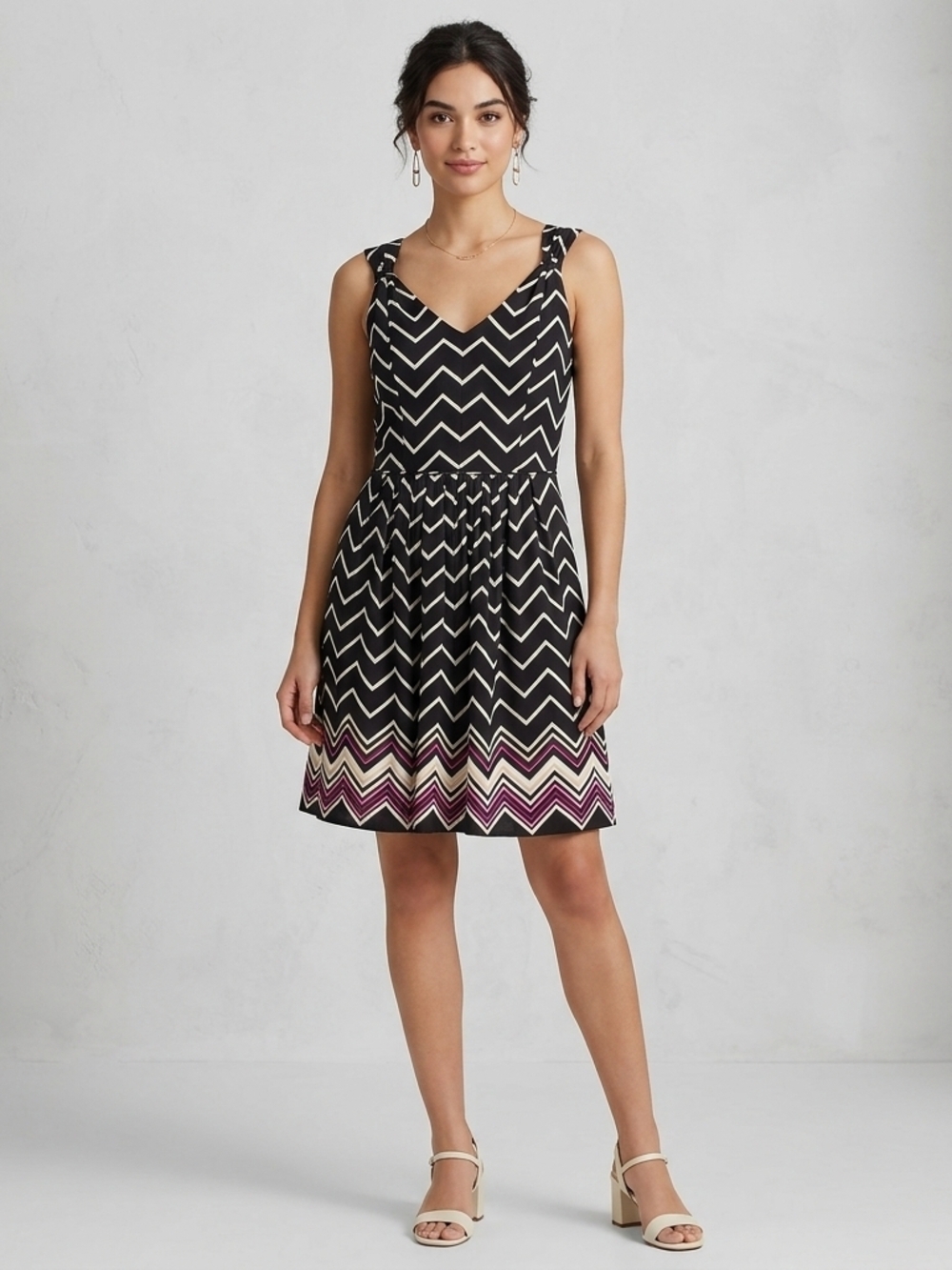 WHITE HOUSE BLACK MARKET Women’s Black Chevron-Print V-Neck Dress Size 4